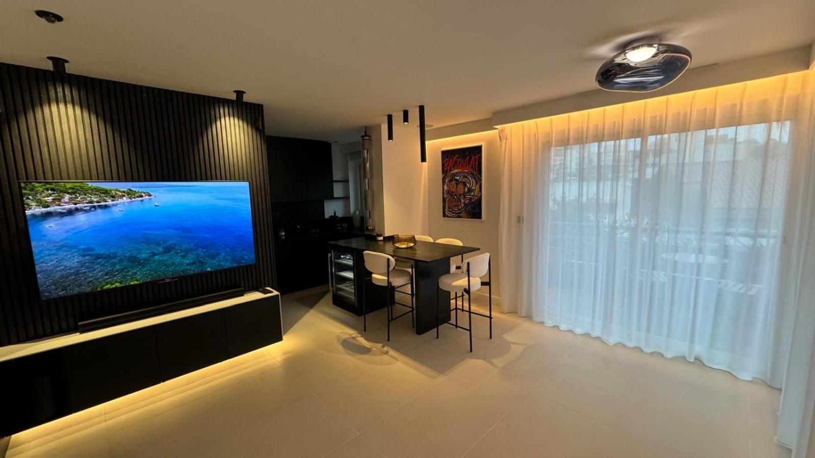 Appartement Luxueux Plein Centre De Cavalaire A 2Mn De La Plage Екстер'єр фото